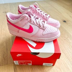 Nike Triple Pink Dunks